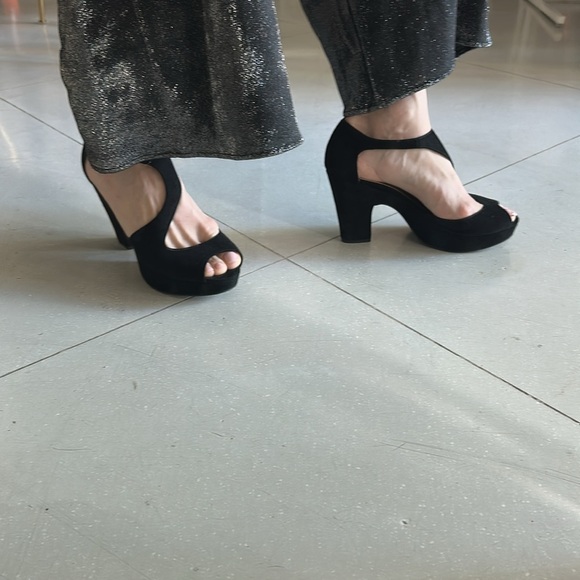 Suede Heels 🔥 - Picture 7 of 9